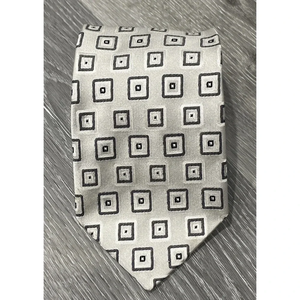 BACHRACH Men's 100% Silk Necktie‎ Designer USA Geometric Gray /Black
